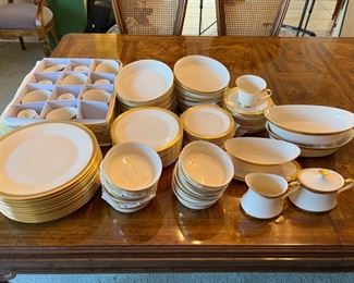 Lenox, Service for 12 ARISTOCRAT