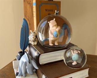 Pooh snow globe 