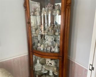 "Vintage Style" Walter E Smithe Hand Carved (Figural) Carvings, Lighted Curio Cabinet. Glass shelves