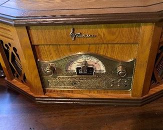"Faux Style" Old Tyme Radio/Phonograph