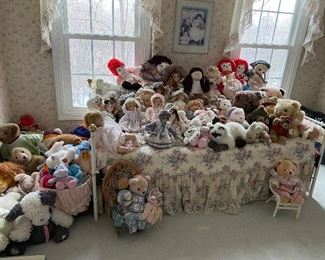 FILLED Day Bed. Dolls, Teddy Bears
