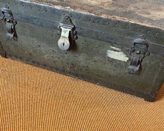 War trunk . Good condition 