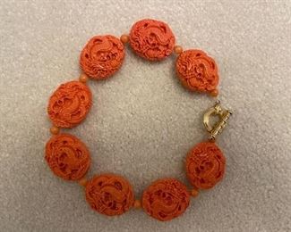 Coral necklace. Photo 1 of 2.