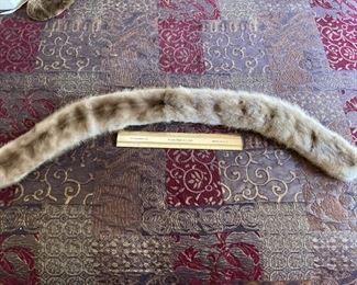 Vintage Unknown Brand Fur Collar (12 inch ruler for scale)