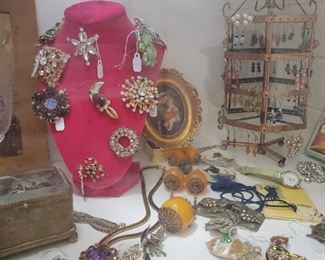 vintage rhinestone jewelry