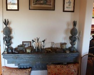 Objets d'art, pillows, bronze vessel