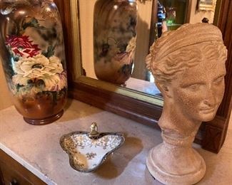 Austin statute and hand-painted antique vase!