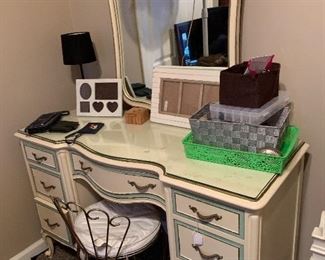 vanity/dressing table