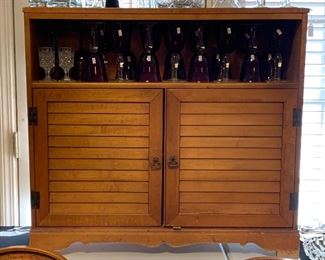 nice cabinet with shelf