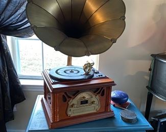 Pyle Vintage Style Phonograph Horn Turntable | USB Jack, AUX-in, 3-speed turntable, CD player, Cassette
