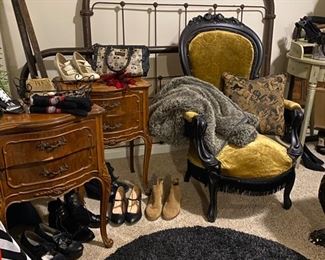 Vintage Iron Bed Frame w/side rails | 4' round area rug