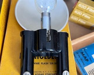 Vtg. Kodak flash w/box