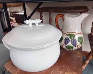 Vtg. Chamber pot w/lid - W.S. George - White Granite