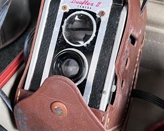 Vtg. Kodak Duaflex ll w/case 