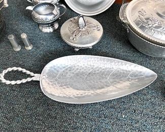Vtg. Hammered aluminum leaf tray