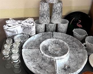 Vtg. Hazel Atlas white glass/black Spaghetti String Drizzle