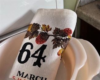 Lots of wonderful Like New - Vtg. kitchen linens