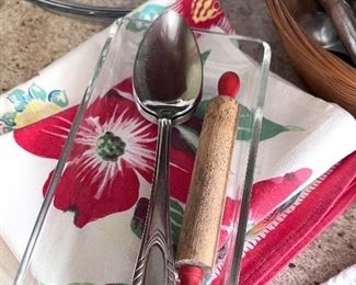 Lots of wonderful Like New - Vtg. kitchen linens