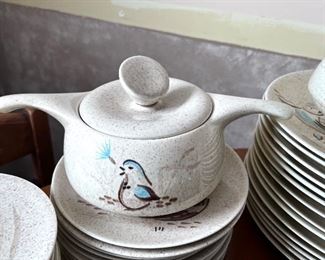  Bob White, Red Wing Quail  1 qt. casserole w/lid  WILL NOT BE DISCOUNTED 