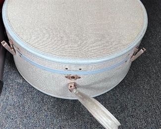 Vintage ladies Samsonite luggage