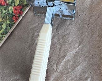 Vtg. shaver 