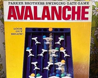 Vtg. Avalanche  game
