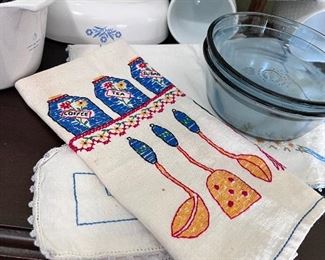 Lots of wonderful Like New - Vtg. kitchen linens