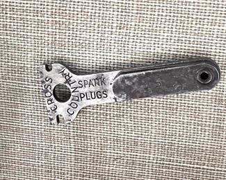 Small Vtg. Cross Country Spark Plugs key