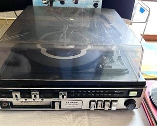 Lloyd's AM/FM Stereo Receiver & recorder player w/speakers