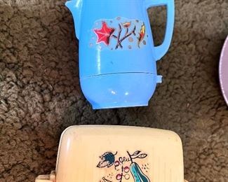 Vintage child’s plastic toaster