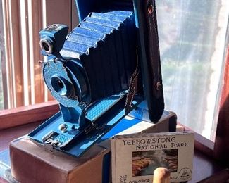 Vtg. Eastman Kodak co. folding camera w/case & 1 pkg. Yellowstone National Park Mini post cards