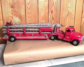 Vtg. pressed steel Tonka No. 5 T.F.D. Ladder FireTruck