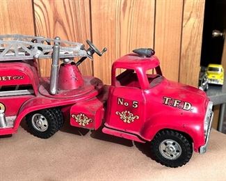 Vtg. pressed steel Tonka No. 5 T.F.D. Ladder FireTruck