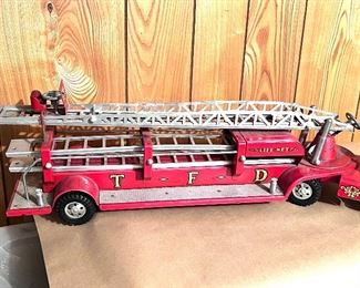 Vtg. pressed steel Tonka No. 5 T.F.D. Ladder FireTruck