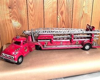 Vtg. pressed steel Tonka No. 5 T.F.D. Ladder FireTruck