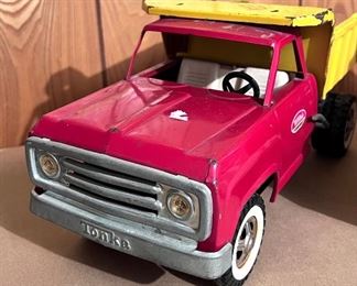 Vtg. pressed steel Tonka hydraulic dump trucks