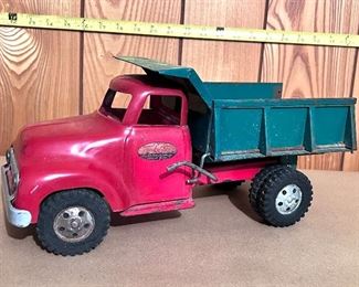Vtg. pressed steel Tonka Hydrant dump truck