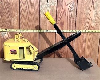 Vtg. pressed steel 1960's Tonka front loader- automatic scoop power shovel