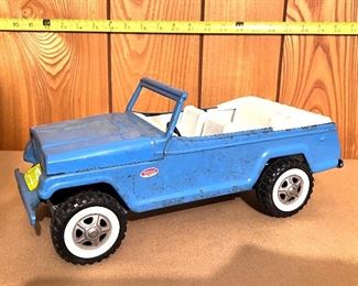 Vtg. pressed steel Tonka Jeepster