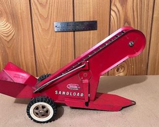 Vtg. pressed steel Tonka Sandloader