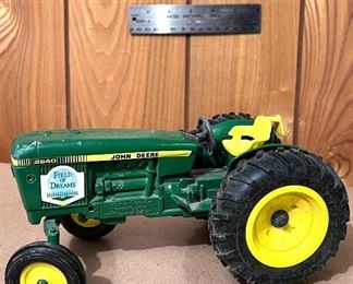 Vtg. 1990 John Deere 2640 Field of Dreams tractor