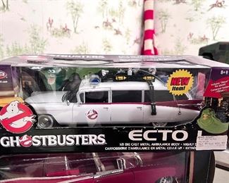Ecto Ghostbusters 1:21 Die Cast Metal Ambulance