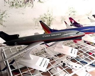 Vtg. model Airplaines - United Boeing 727-200 - scale 1:150 - SOME OF THE PLANES MAY BE SOLD