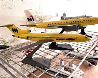 Vtg. model Airplanes - Boeing 727-200 - SOME OF THE PLANES MAY BE SOLD