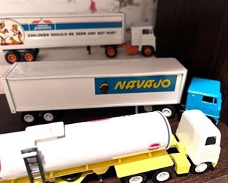 Winross Collection Semi Trucks - Navajo