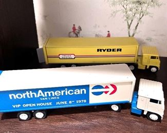 Winross Collection Semi Trucks - Ryder & North American van lines