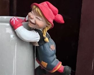 I know people who would hang off their beer mug like this and with a smile on their face too.