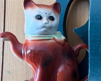 Small vtg. cat pitcher