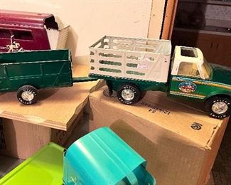 Vtg. pressed steel Ny-Lint Farms pickup w/trailer