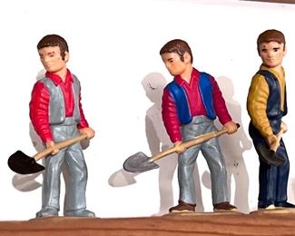 G Gauge scale people - SOME OF THE PEOPLE FIGURES MAY BE SOLD